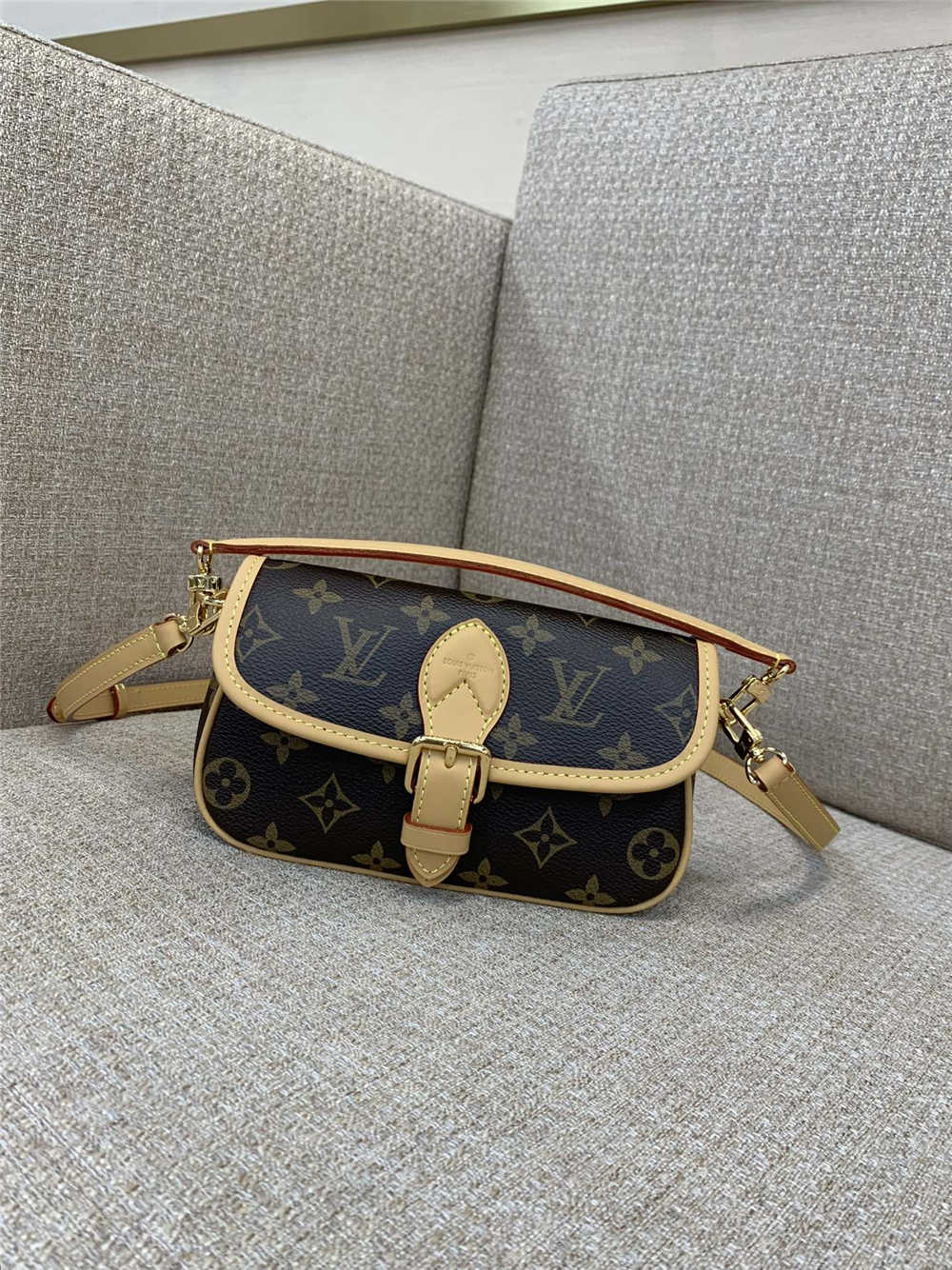 Louis Vuitton NANO DIANE M83566  size：19x10.5x6cm 2025 new 